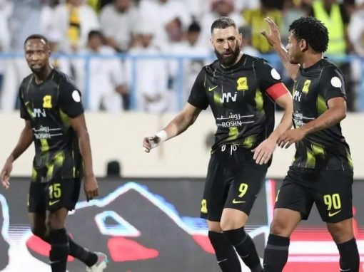 الإصابة تبعد بنزيمة عن اتحاد جدة