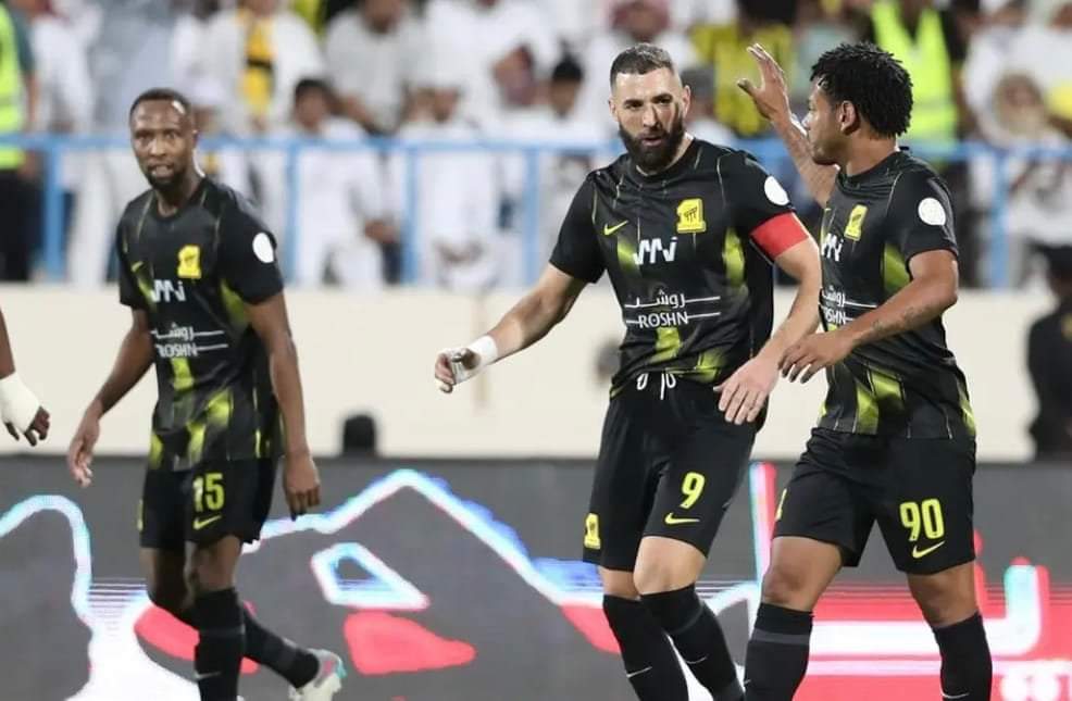 الإصابة تبعد بنزيمة عن اتحاد جدة