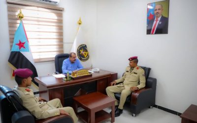 اللواء بن بريك يلتقي ضباط خريجي الدفعة الأولى خاصة من كلية زايد الثاني العسكرية