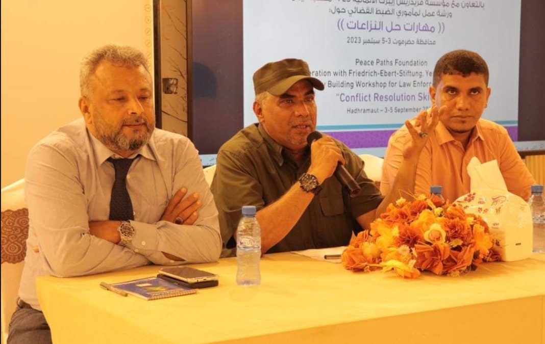 العميد المنهالي يدشّن ورشة عمل حول مهارات حل النزاعات لمأموري الضبط القضائي بالمكلا