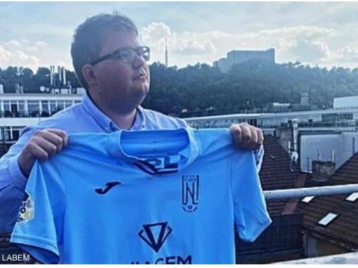 فريق كرة قدم يوقع مع لاعب اشتهر بممارسة لعبة «الفيفا»