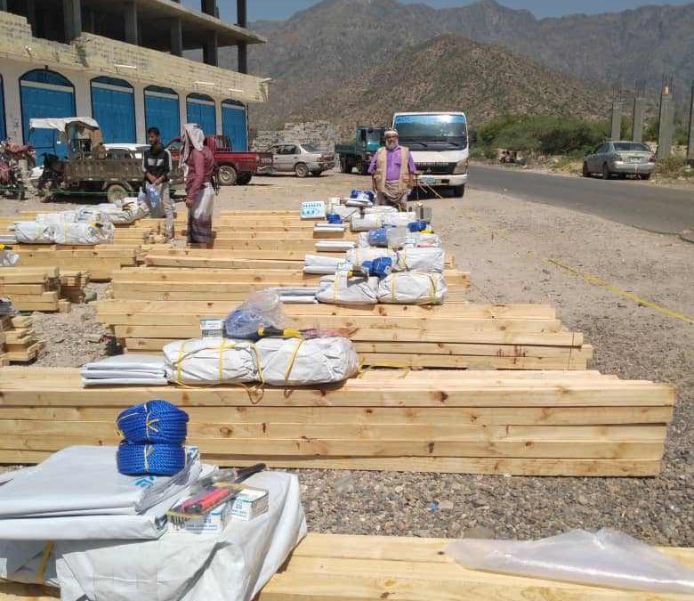 برعاية مدير عام المديرية ومنسق عام الوحدة التنفيذية اختام توزيع مواد الايوا للنازحين بلودر