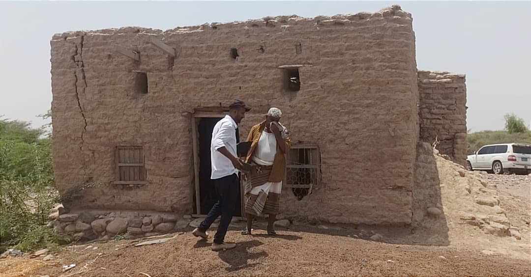 محافظ أبين ينفذ نزول ميداني الى حوض مشروع السد لمسح المساكن وتحديد التعويضات للمتضررين