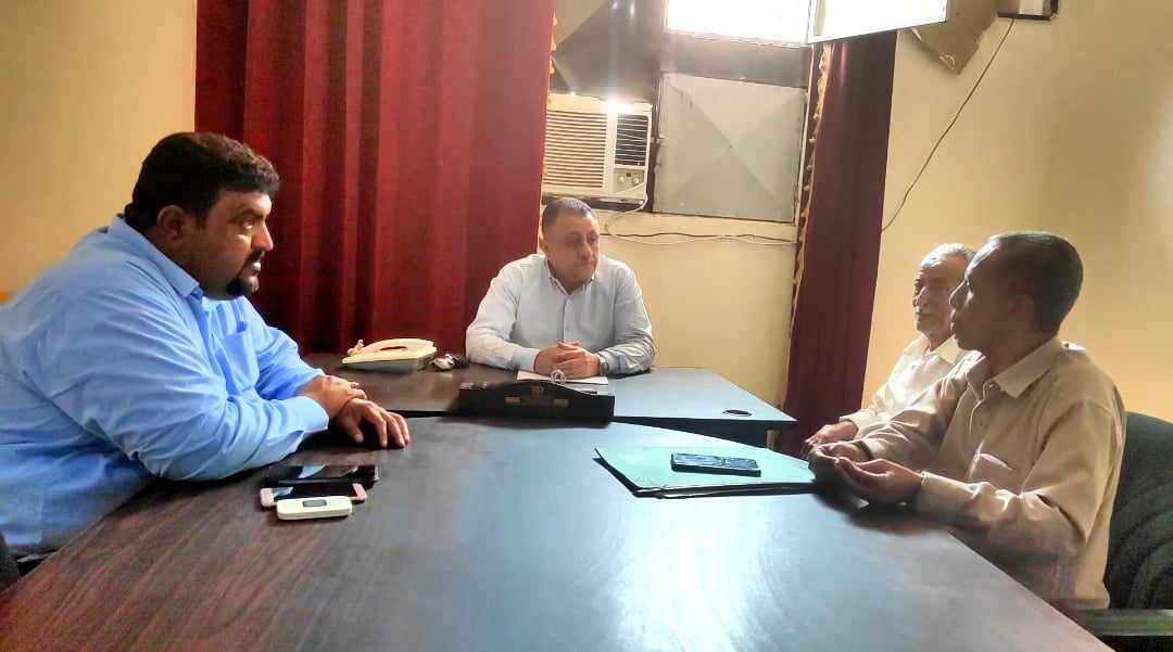 أمين عام المجلس المحلي بأبين يناقش فرص الإستثمار وتنظيمها مع الهيئة العامة للأراضي