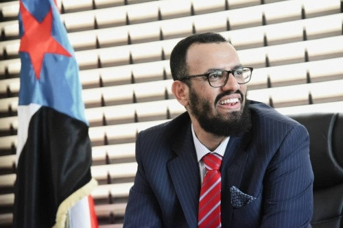 هاني بن بريك يبعث رسائل نارية : لن يكون شيء على أرض الجنوب غصبا عن ارادة الشعب