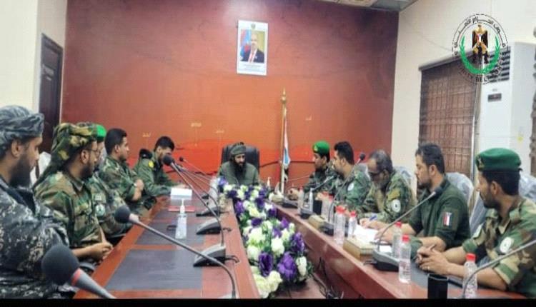 القائد العام لقوات الحزام الأمني يرفع الجاهزية القتالية بالعاصمة عدن