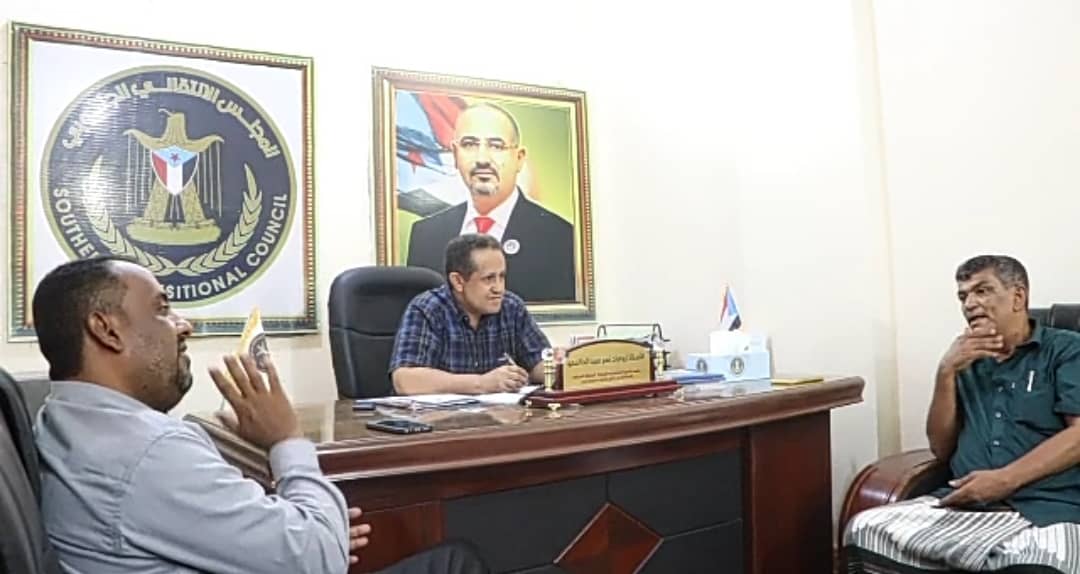 رئيس انتقالي لحج يشدد على ضرورة تسهيل إجراءات حصول المواطنين على بطائق الهوية
