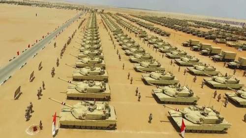 الجيش المصري يستعرض قوته العسكرية