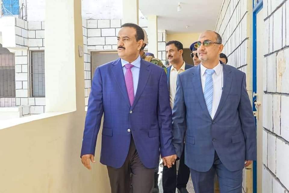 رئاسة جامعة شبوة تثني على توجيهات المحافظ بن الوزير البدء بإجراءات إنشاء أول كلية في حرم الجامعة الجديد.