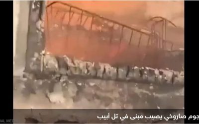 دمار كبير بأحد مباني تل أبيب إثر ضربة صاروخية