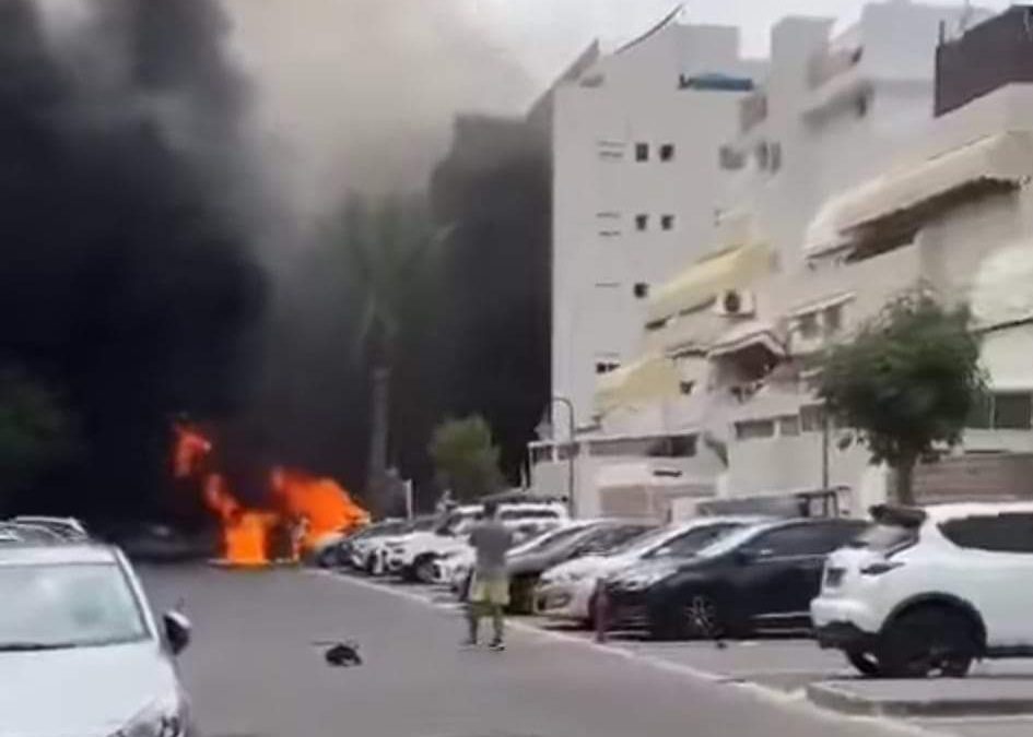 هجوم صاروخي مكثف للقسام على عسقلان بعد انتهاء المهلة