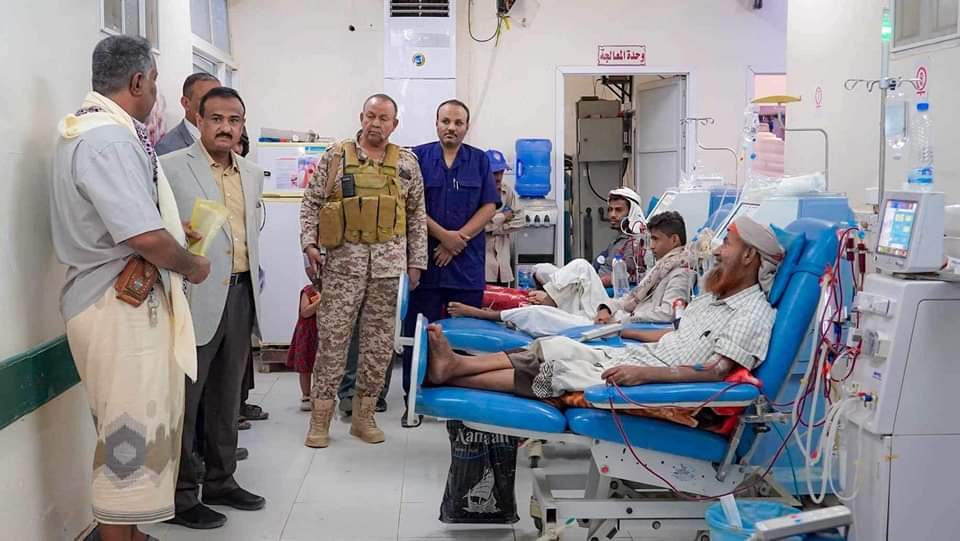 المحافظ بن الوزير يتفقد عمل ونشاط مركز غسيل الكلى ومستوى الانجاز في مشروع توسعة المركز