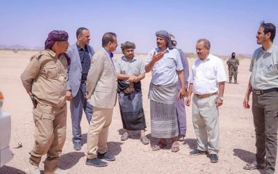 المحافظ ابن الوزير يتفقد مشروعي شق وسفلتة المدخل الغربي وطريق مرة