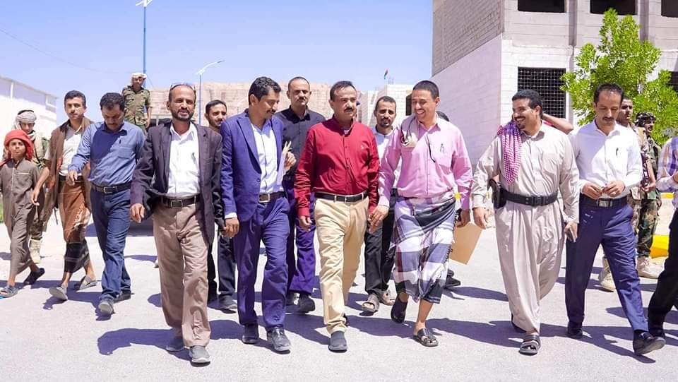 المحافظ بن الوزير يدشن قاعة المؤتمرات بكلية الإدارة والاقتصاد جامعة شبوة