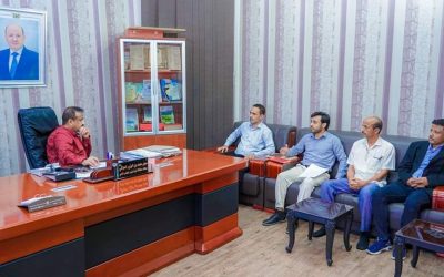 المحافظ ابن الوزير يلتقي ممثل منظمة رنين للاطلاع على مشروع اولويات البنية التحتية للسلام.