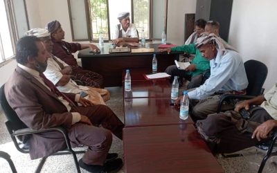 مدير عام الموارد المالية بأبين يناقش مع السلطة المحلية بأحور ومكاتبها الايرادية رفع مستوى التحصيل بالمديرية