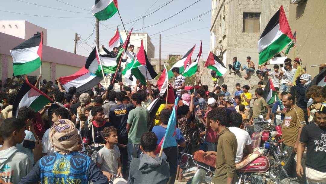 أبين : مظاهرات تضامنية جماهيرية كبرى مع فلسطين تشهدها شوارع مدينة جعار