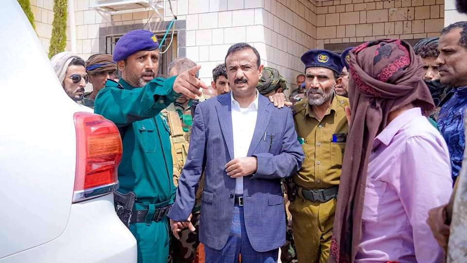 المحافظ بن الوزير يتفقد سير الاداء في فرع مصلحة الاحوال المدنية ويشددً على ضرورة تسهيل الاجراءات للمواطنين