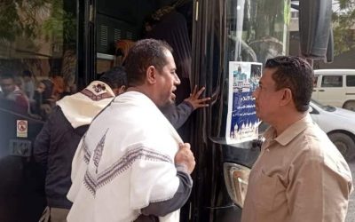 برعاية مكتب الأوقاف خنفر .. حفظة وحافظات كتاب الله يغادرون إلى مكة المكرمة لأداء مناسك العمرة
