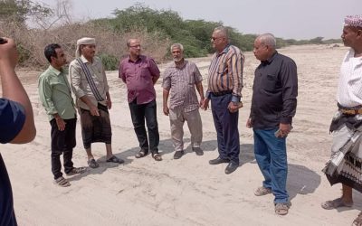 فريق من صندوق صيانة الطرق والجسور فرع عدن يقوم بنزول إلى مديرية أحور لتفقد الأضرار في وادي أحور