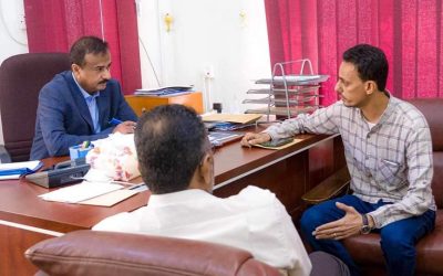 المحافظ بن الوزير يبحث مع مدير فرع البنك الأهلي سبل التعاون والتنسيق المشترك.