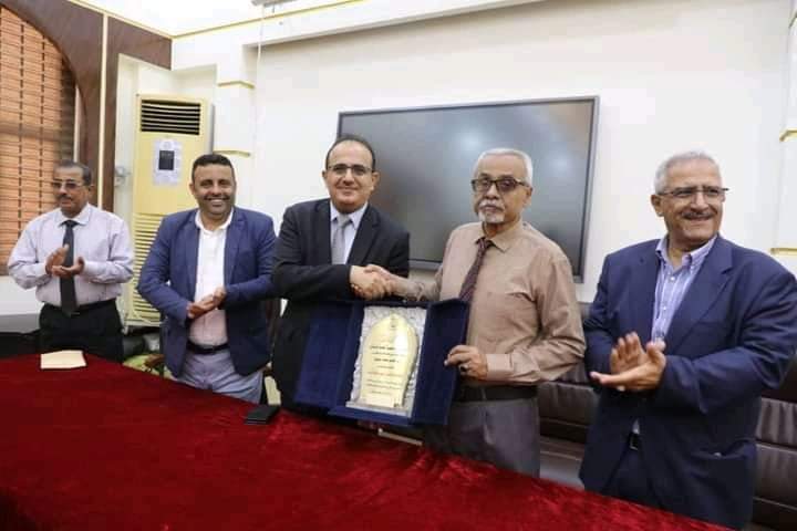 وزير الصحة يكرم عميد معهد امين ناشر السابق ويعينه مستشاراً له