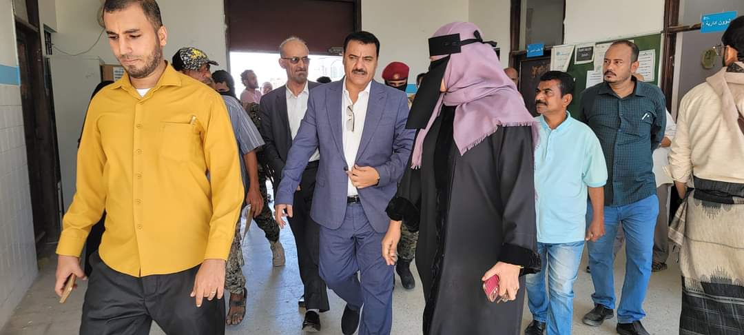 *مدير عام المنصورة يدشن إجراء العمليات المجانية للعيون بالمديرية*