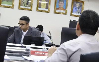 * رئيس قسم فقه التحولات والدعوة بكلية أصول الدين بجامعة الوسطية الشرعية يجتاز مناقشة رسالة الدكتوراه بامتياز من جامعة اوتارا الشمالية بماليزيا (UUM)*