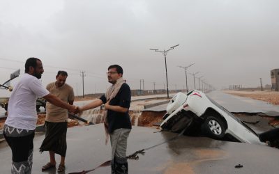 بن عفرار يتفقد الاضرار الأولية لإعصار تيج … ويؤكد بان حجم الاضرار كبيرة جداً وكارثية ويدعو المنظمات للتدخل العاجل