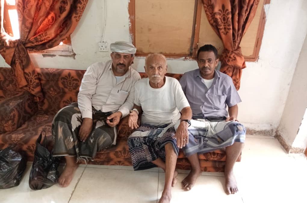 رئيس انتقالي سرار يزور الوالد المناضل ناصر عبدالله عاطف الجريري