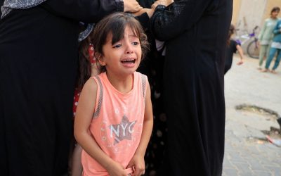 غارة إسرائيلية تصيب هدفاً بالقرب من حدود مصر.. انفجارات وغارات جوية بمدينة رفح الفلسطينية