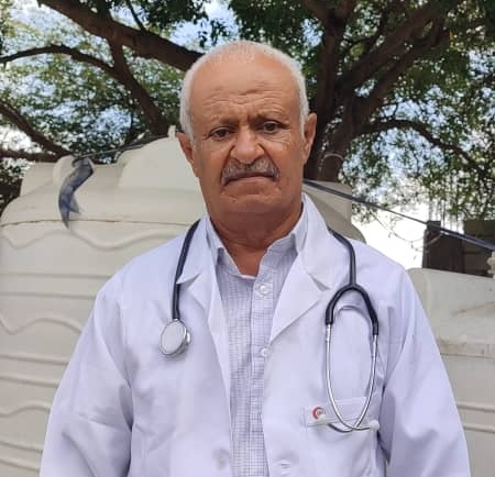 مدير مستشفى  يافع رصد الأسبق يحكي قصته في رحاب مهنة الملائكة.