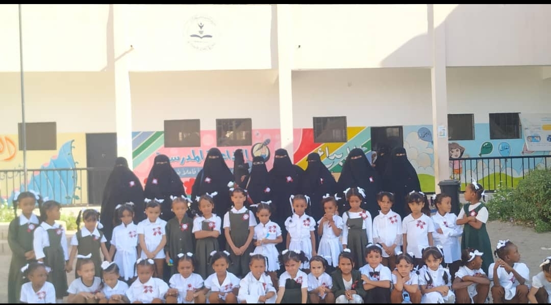 براعم مدرسة الثورة (الصف الأول ) يزورون روضتهم السابقة روضة جعار النموذجية.