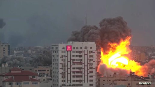 ضربة إسرائيلية تسقط أحد أكبر أبراج غزة