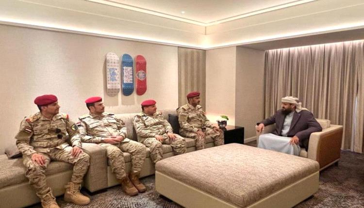 أبوزرعة يشدد على أهمية وضع الخطط العسكرية الحديثة لمواجهة التحديات التي فرضها الانقلابيون الحوثيون
