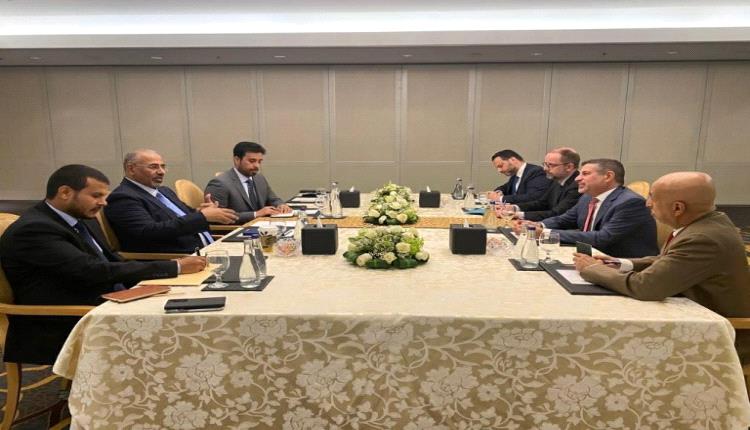لقاء هام يجمع الرئيس عيدروس وسعادة السفير الامريكي في الرياض