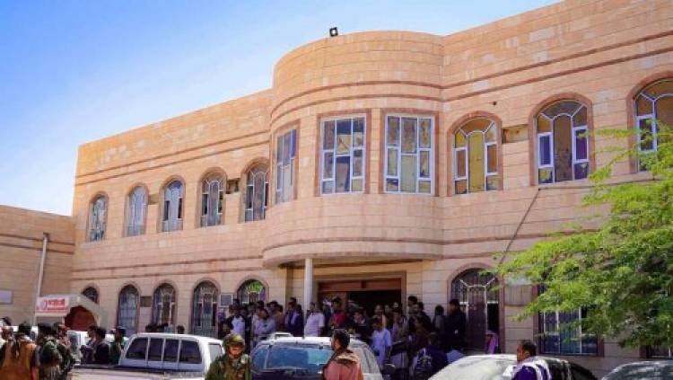 محافظ شبوة يتفقد مصلحة الجوازات ويشددً على ضرورة تسهيل الاجراءات للمواطنين