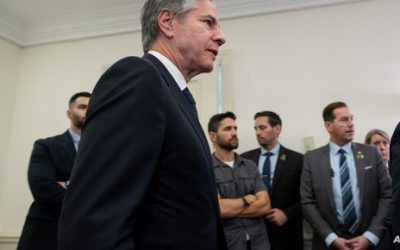 بلينكن يلتقي نتانياهو وعباس.. ويحث إسرائيل على تجنب إيذاء المدنيين
