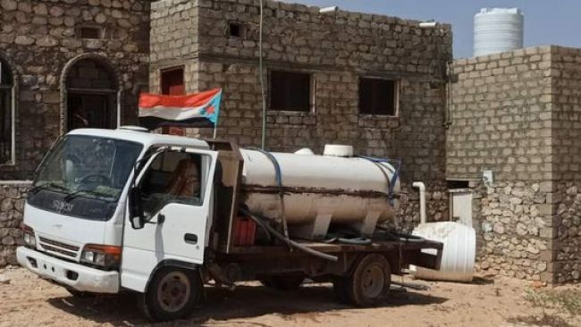 الانتقالي يواصل ضخ المياه إلى متضرري تيج في حصوين