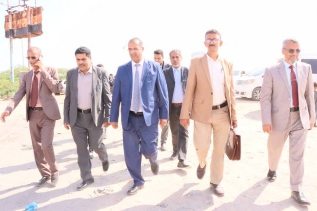 وزير الشؤون الاجتماعية والعمل يصل مدينة المكلا
