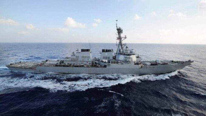صاروخان حوثيان بالستيين يستهدفان السفينة الامريكية USS ميسون قبالة خليج عدن