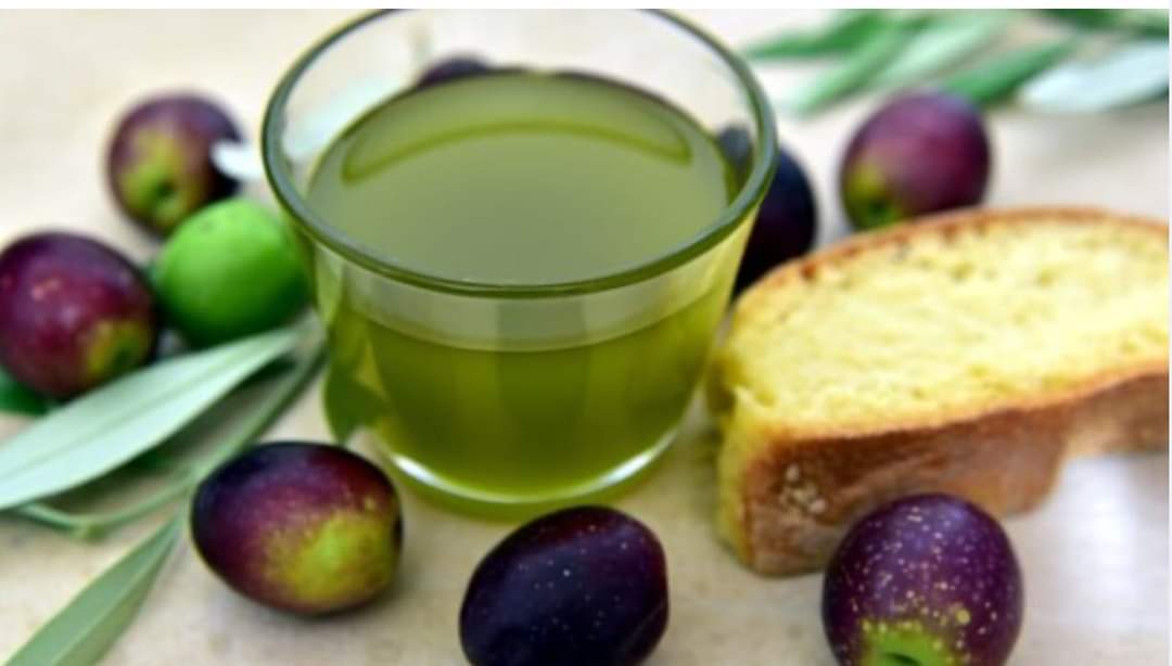 دليلك للسيطرة على ارتفاع الكوليستيرول بالغذاء والأعشاب