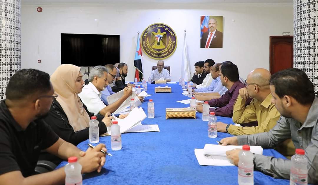 الأمانة العامة تشيد بدور قيادات المجلس بمحافظات حضرموت والمهرة وسقطرى في مواجهه تداعيات إعصار “تيج”