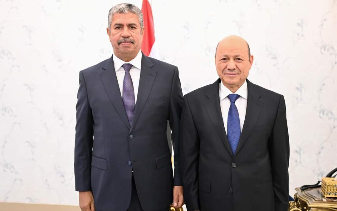 سفير اليمن لدى جمهورية مصر العربية يؤدي اليمين الدستورية أمام رئيس مجلس القيادة الرئاسي