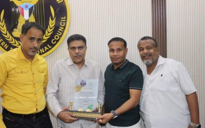 المجلس التنسيقي لمنظمات المجتمع المدني يكرم رئيس انتقالي حضرموت