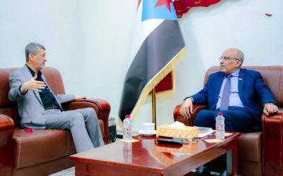رئيس الجمعية الوطنية يشدد على أهمية تهيئة البيئة الجاذبة للاستثمار بالعاصمة عدن
