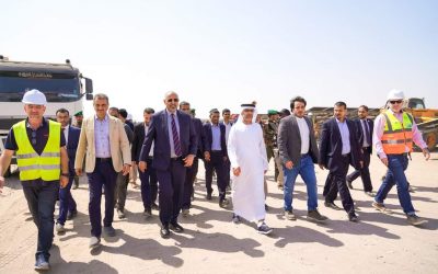 الرئيس الزُبيدي يطّلع بمعية السفير الإماراتي على مستوى الإنجاز بمحطة الطاقة الشمسية بالعاصمة عدن