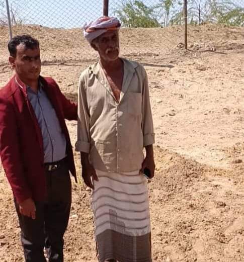 اليوسفي يتفقد منطقه الديو أبين ويعد بتوفير بئر لأهالي المنطقة