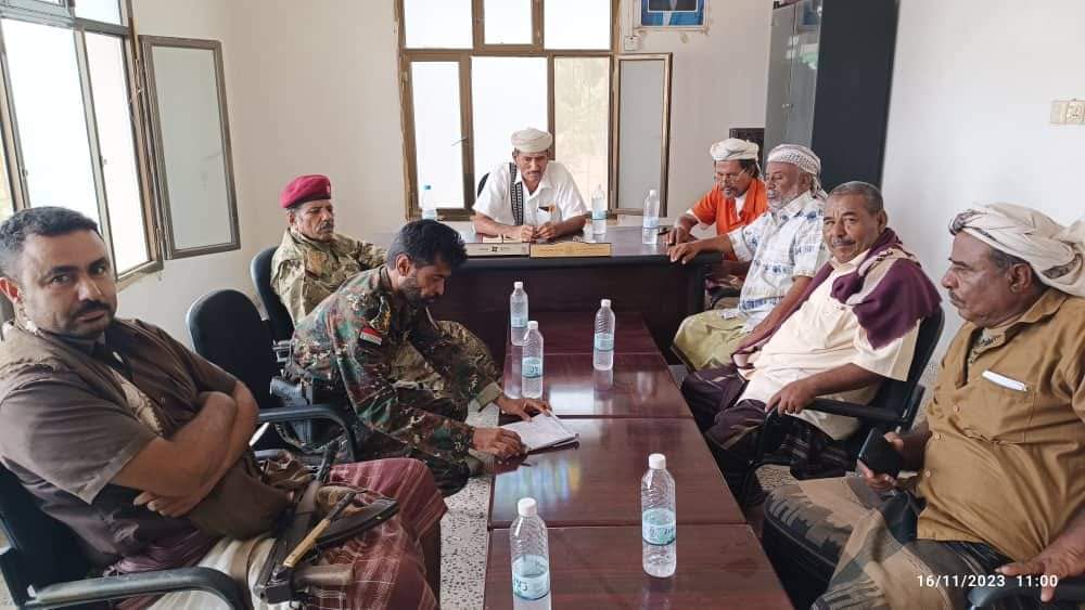مدير عام أحور يجتمع بالاجهزة الامنية والعسكرية  في المديرية