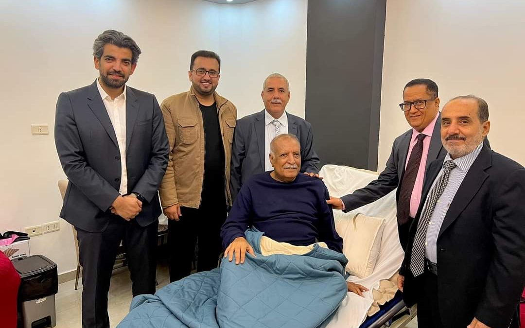قيادات من المجلس الانتقالي تطمئن على صحة اللواء لخشع